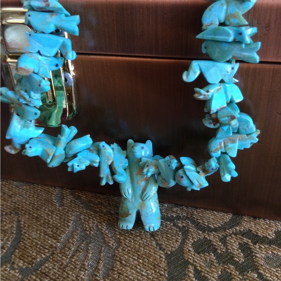 Vintage - Native American Authentic Hand Carved Turquoise Fetish Necklace - Picture 5 of 13